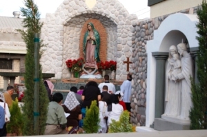 Fiéis na paróquia San Juan Bautista