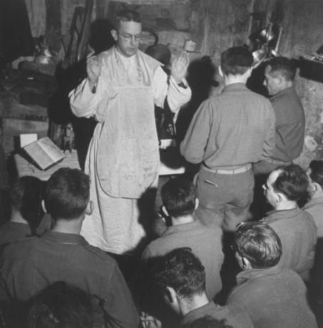 Loiano, Itália, abril de 1945 - Padre Leo J. Crowley