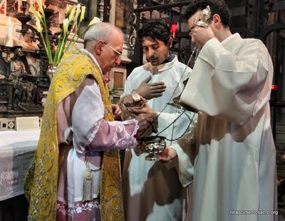 Padre Nicola Bux é também consultor para as Congregações para a Doutrina da Fé, Causa dos Santos e Culto Divino, assim como do Ofício para as Celebrações Litúrgicas Pontifícias.