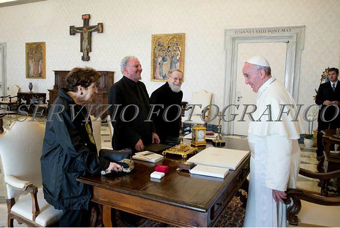 Papa Francisco recebe os iniciadores do "Caminho Neocatecumenal": Carmem Hernández, Kiko Argüello e Pe. Mario Pezzi.