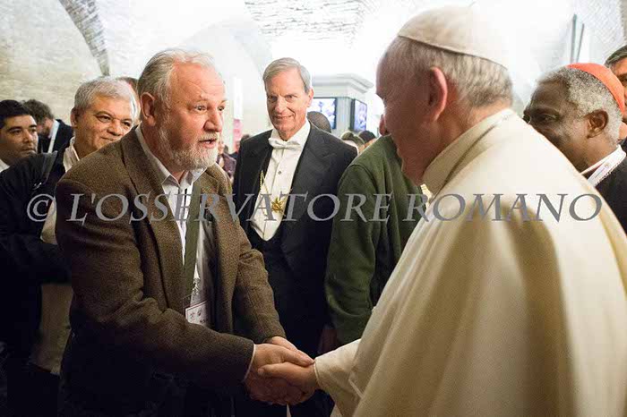 João Pedro Stedile encontra Papa Francisco - o líder do MST foi convidado para fazer o discurso de encerramento de encontro de "Movimentos Populares" no Vaticano.