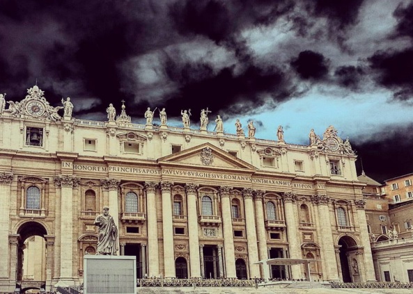 Nuvens sobre o Vaticano. 