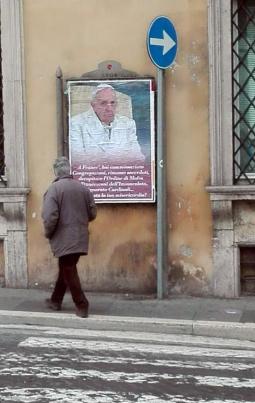 Papa: Roma Manifesti di Francesco contestazione contro